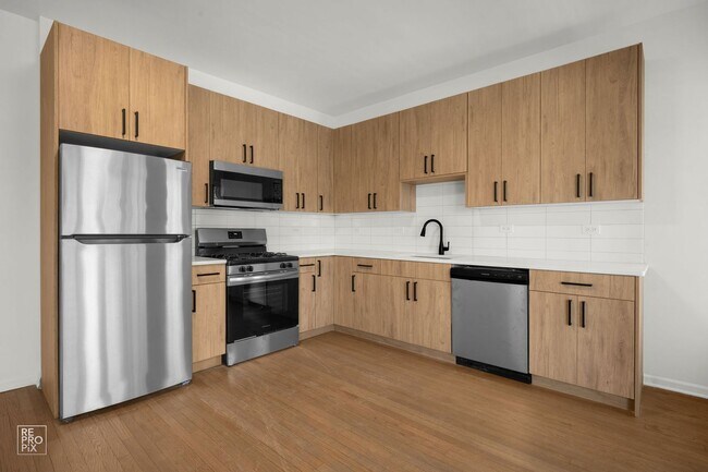 Building Photo - Spacious 4-Bedroom, 2-Bath in Edgewater — Sun-Filled, Stylish, and Pet-Friendly with In-Unit Laun...