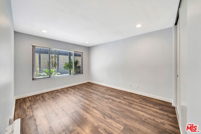 Building Photo - 3606 Vista Rey