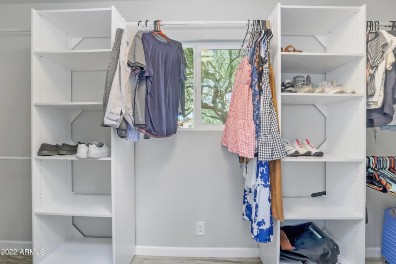 Building Photo - 1319 E Orangewood Ave