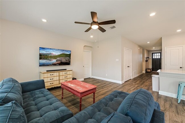 Building Photo - 1008 Estes Park