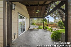 Building Photo - 220 Hinge Creek