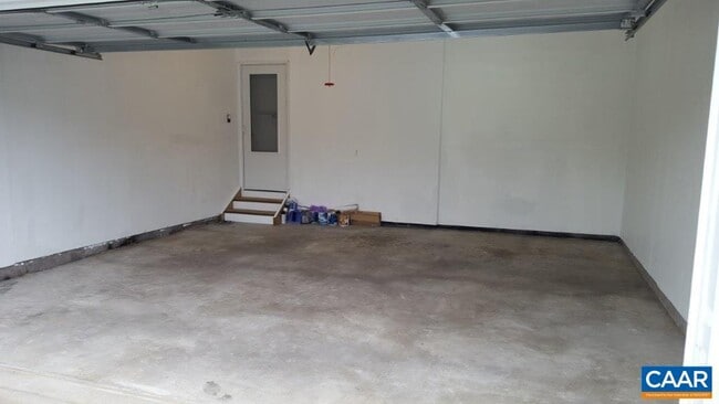 Building Photo - 706 Holly Hill Dr