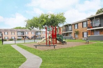 Building Photo - Sunset Crossing