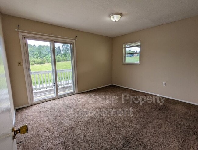 Building Photo - 1190-5 Lois Lane