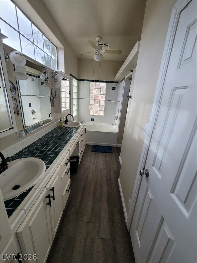 Building Photo - 1951 Jim Haworth