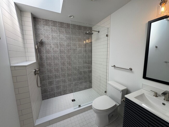 Building Photo - Remodeled 2BR/1BA Single Family Home in Su...
