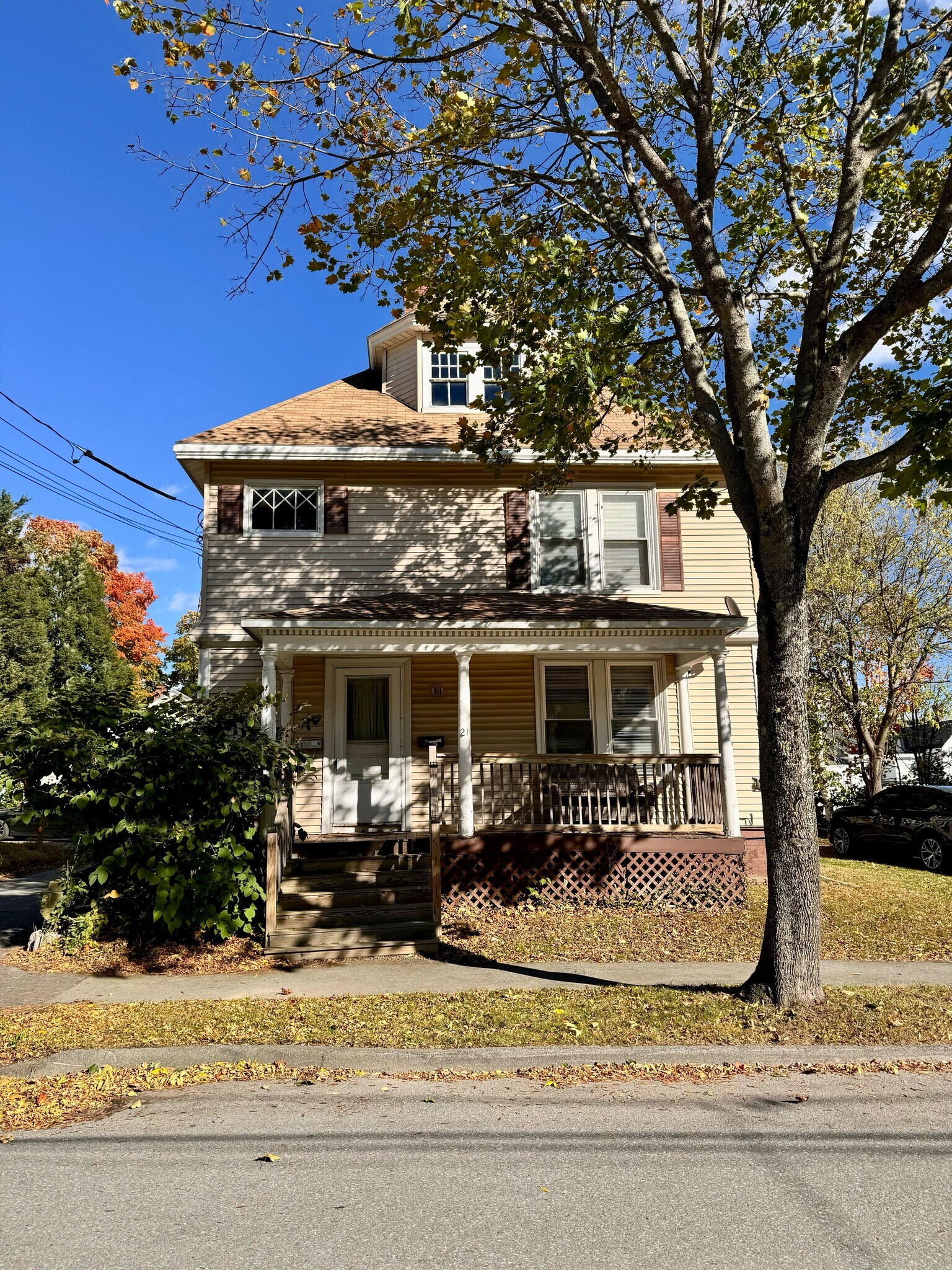 Building Photo - 21 Maple St