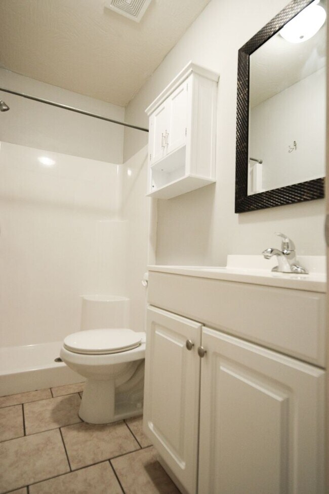 Building Photo - Updated 3BR/2BA House Near MSU – Garage, B...