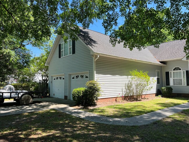 Building Photo - 4 Bed | 3 Bath Home with 1st-Floor Primary...