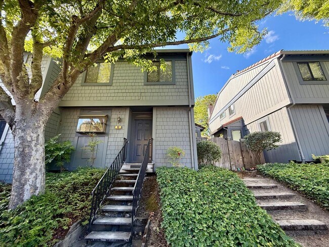 Building Photo - SPACIOUS 3 BED  2.5 BATH END UNIT TOWNHOME IN SAN MARIN VALLEY