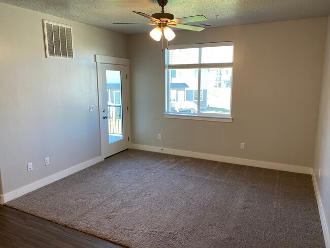 Building Photo - WOODBURY #201