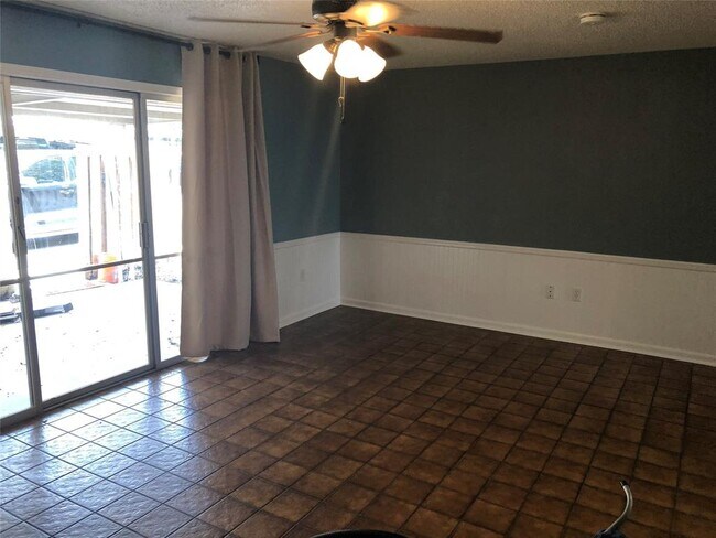 Building Photo - 1005 Ramada Dr