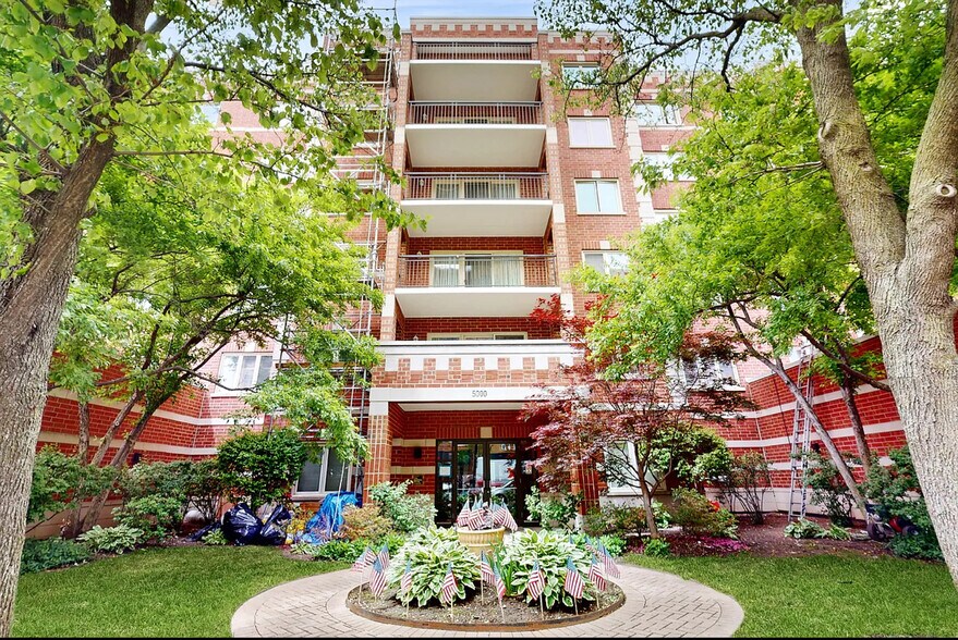 Primary Photo - 5000 Oakton St