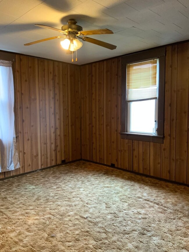 Building Photo - 2 Bed | 1 Bath Duplex