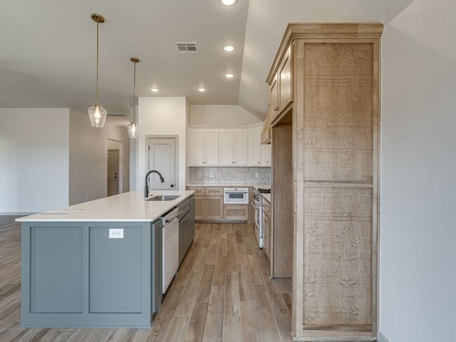 Building Photo - Brand New Home In Noble!