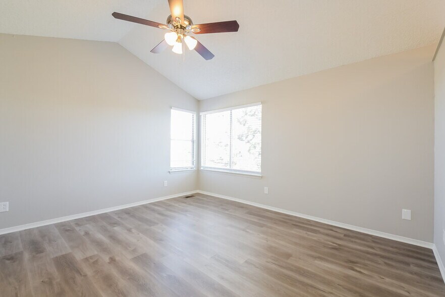 Building Photo - 5800 S Rock Creek Dr