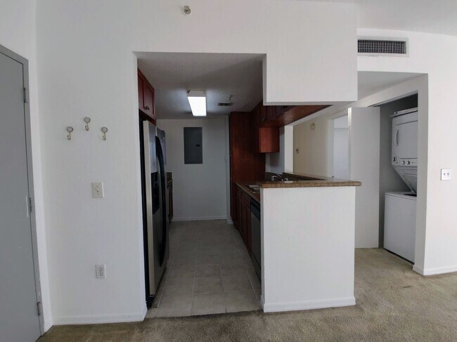 Building Photo - Modern 1BR/1BA Condo with Stainless Steel Appliances – Downtown Miami