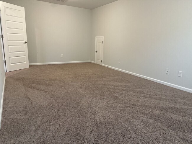 Building Photo - 5029 Castleoak Dr