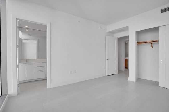 Building Photo - 151 N Seabreeze Blvd