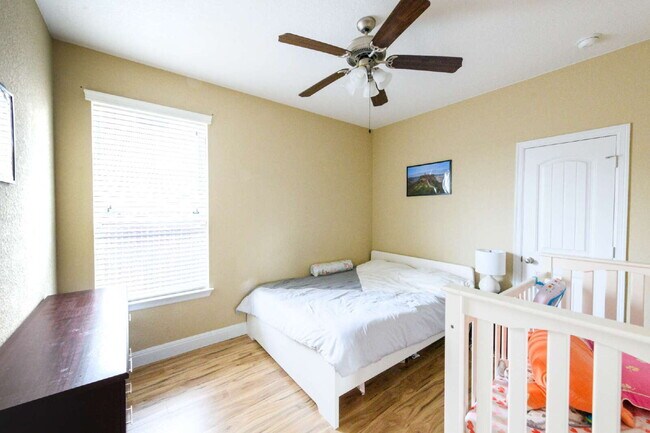 Building Photo - Spacious 4BR/2BA Energy Star Certified Hom...