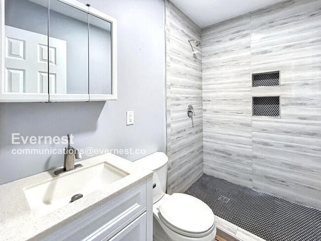 Building Photo - Lovely 3-Bed, 2-Bath Home with Modern Comf...