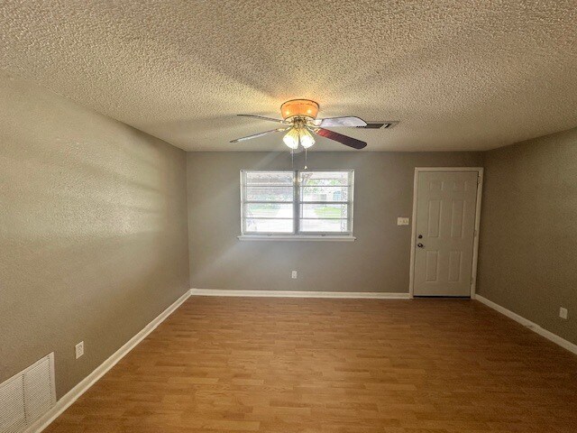 Building Photo - 721 N Bristow Ave