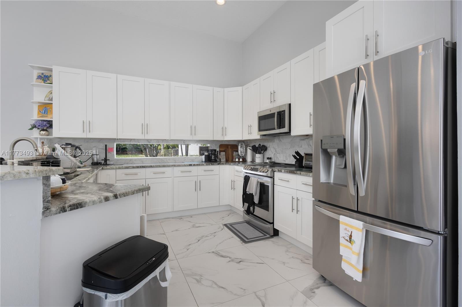 Building Photo - 3719 Oak Ridge Cir