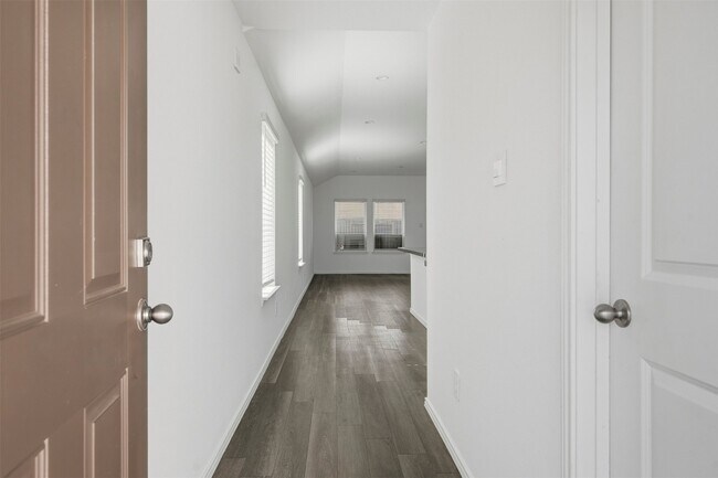 Building Photo - 5215 Mossdale Blf Ln