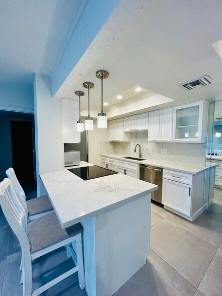 Building Photo - 7557 N Dreamy Draw Dr