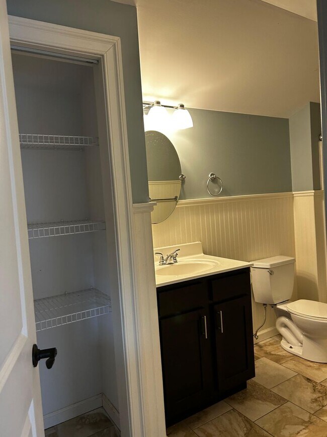 Building Photo - 970 Ridge Ave