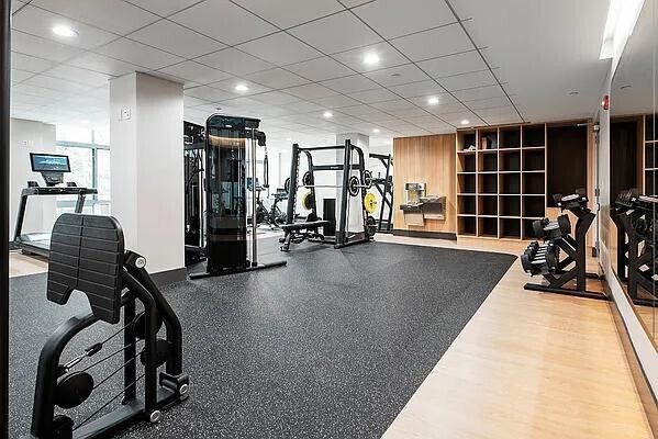 Building Photo - 260 W 26th St