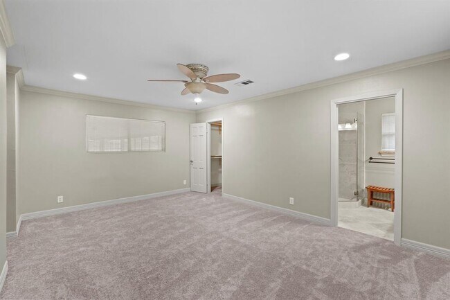 Building Photo - 5618 Bankside Dr
