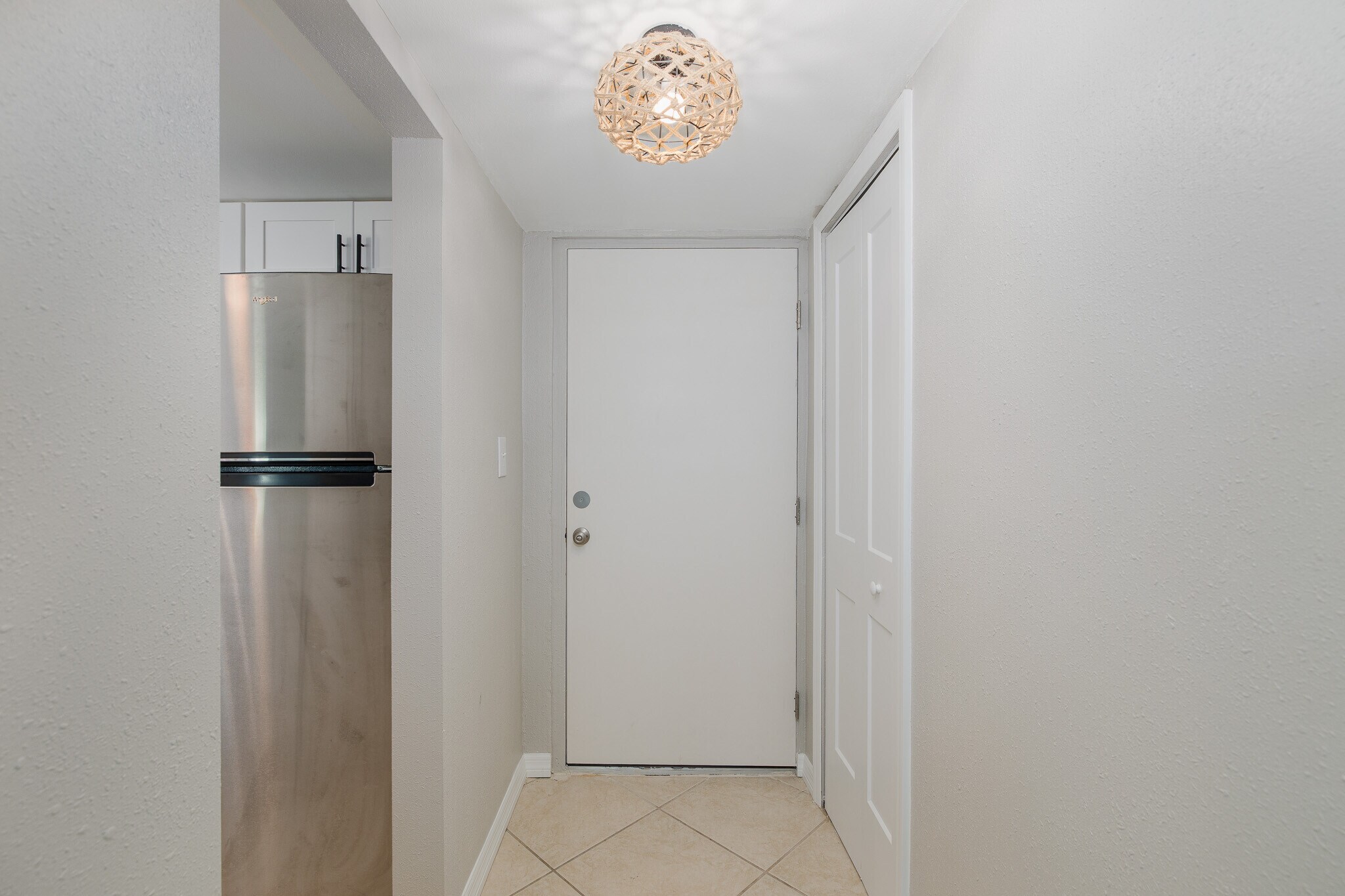 Building Photo - 464 N Paula Dr