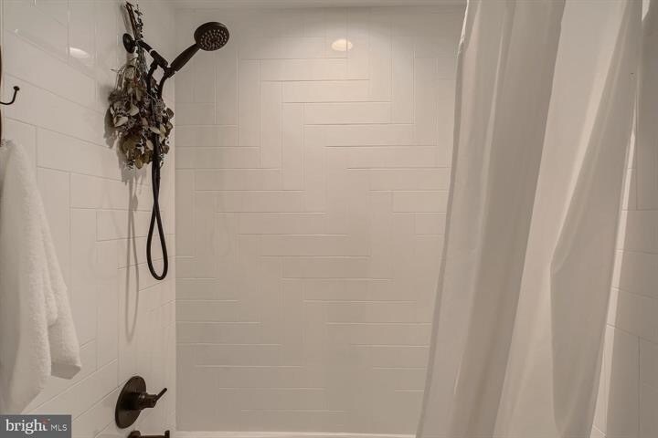 Building Photo - 524 E Fort Ave