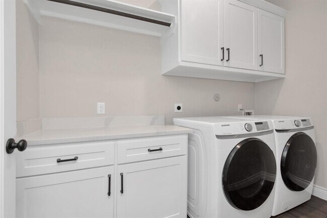 Building Photo - 14922 Indian Hill Trail
