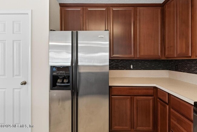 Building Photo - 411 Walnut Dr