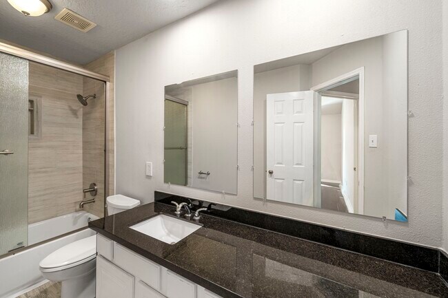 Building Photo - 1505 Hickory Ct
