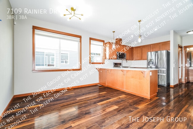 Building Photo - 7109 Rainier Dr