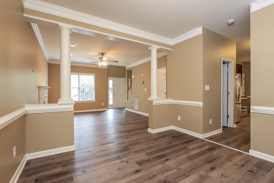 Building Photo - 5125 Casland Dr