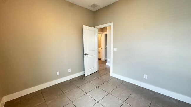 Building Photo - Beautiful 4 Br/2 Ba Home in Poinciana!!