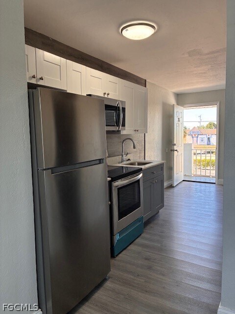 Building Photo - 3817 Del Prado Blvd S