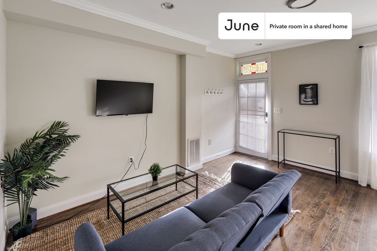 Building Photo - Room in Shared 3 bed/2.5 bath home in Columbia Heights