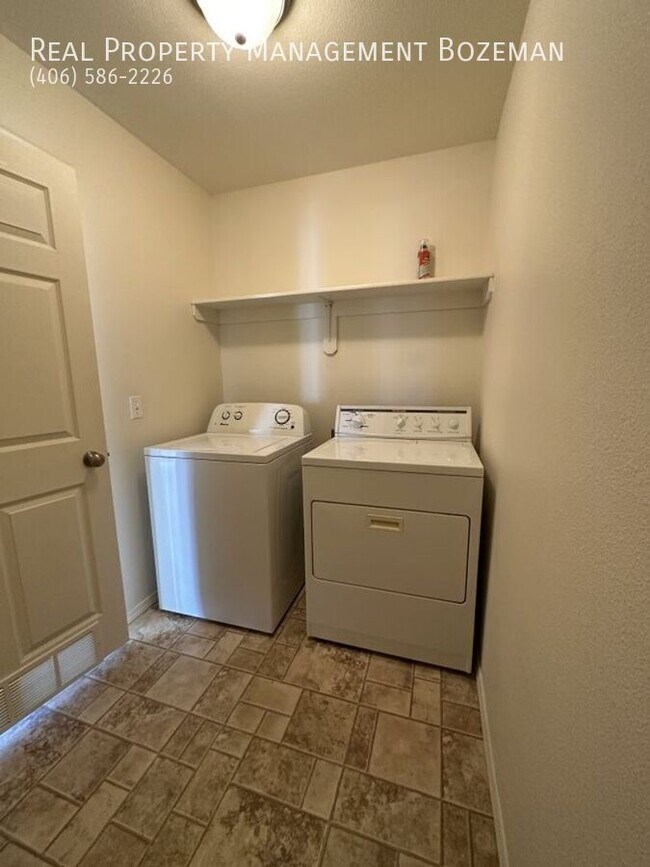 Building Photo - 1112 Longbow Ln