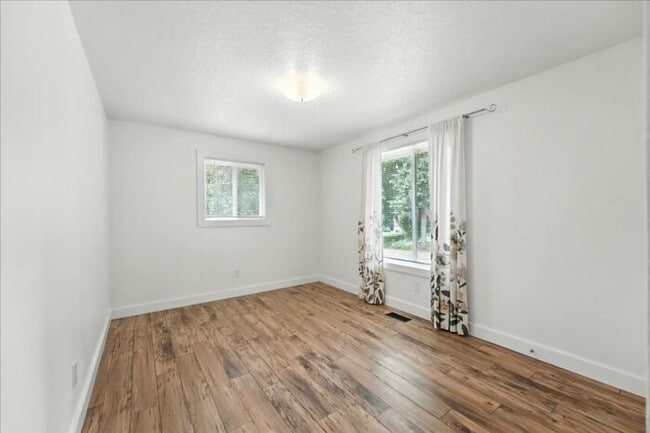 Building Photo - Charming Single-Level 3-Bedroom Home for R...