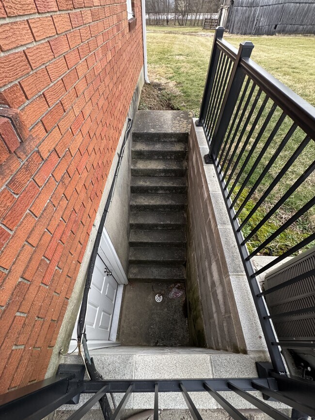 Building Photo - 111 Hartley Ln