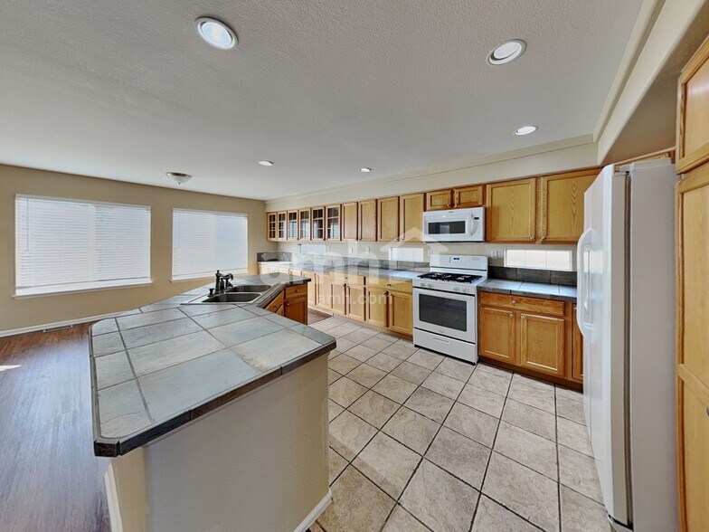 Building Photo - 4892 Waldenwood Dr