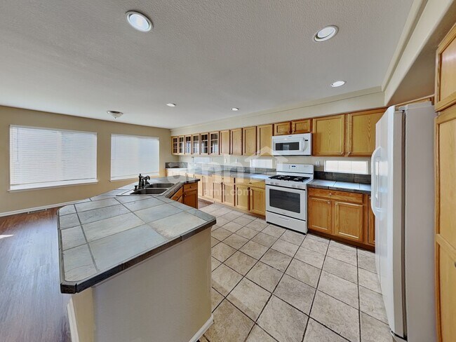 Building Photo - 4892 Waldenwood Dr