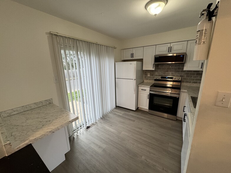 Kitchen - 1912 Ironwood Ln