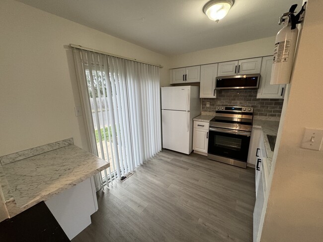 Kitchen - 1912 Ironwood Ln