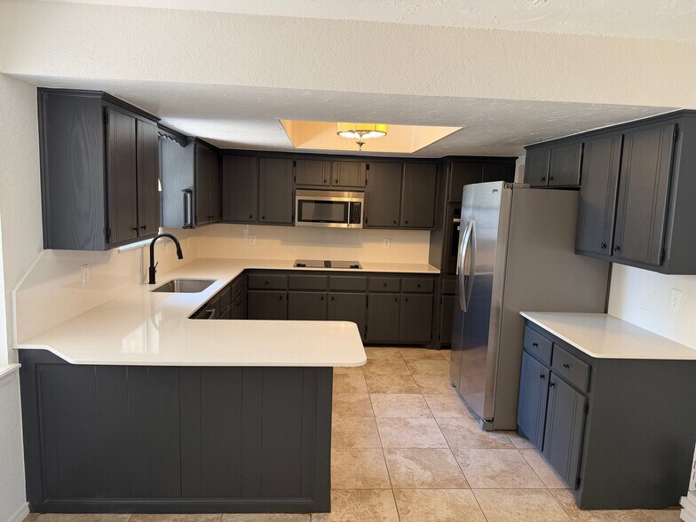 Building Photo - 2116 Tanglewood Dr